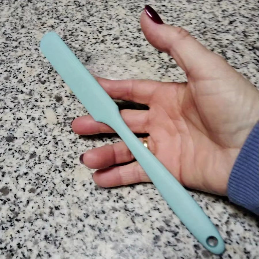 1/2 Pcs Random Color Food Scraper, Non Stick Design, Heat-Resistant, Kitchen Utensil, Suitable for Home and Professional Baking
